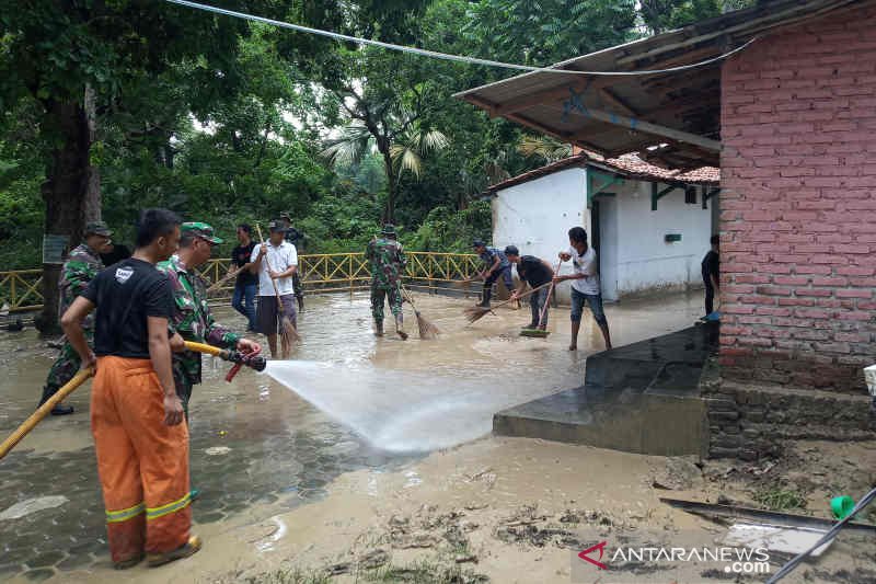 Banjir di Kalijaga Kota Cirebon Surut