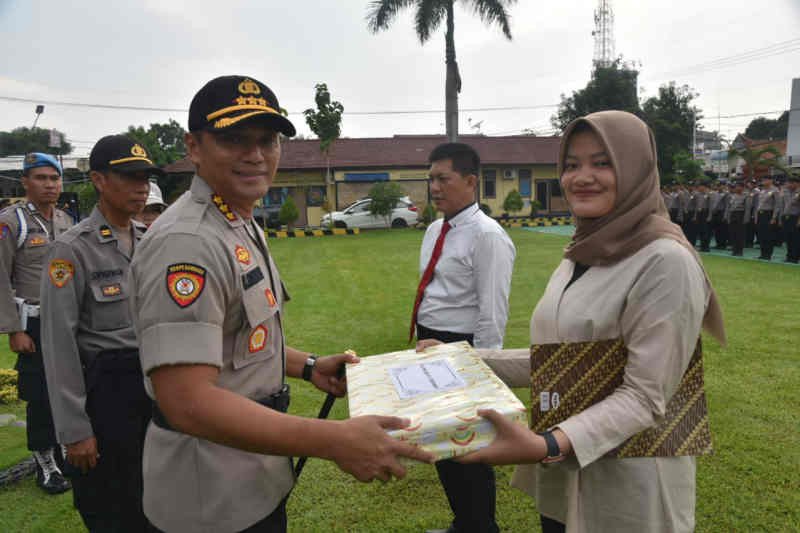 Gadis Peringkus Rampok Dapat Penghargaan dari Polresta Cirebon