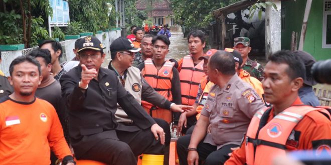 Taufik Hidayat Kunjungi Lokasi Banjir