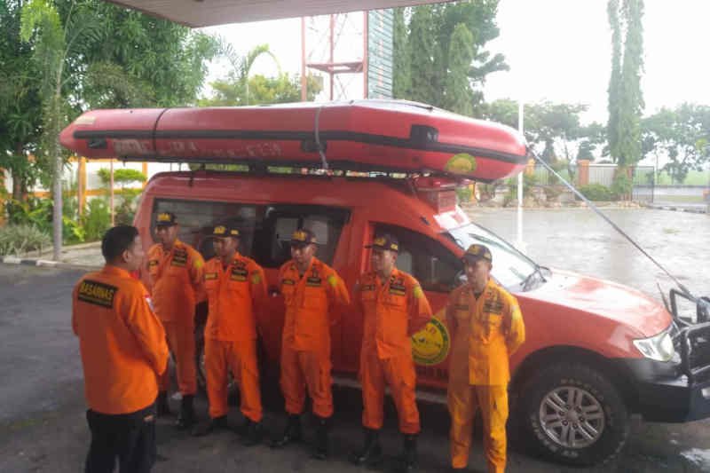 Tim SAR Cirebon Cari Seorang Anak yang Tenggelam di Sungai Cimanuk