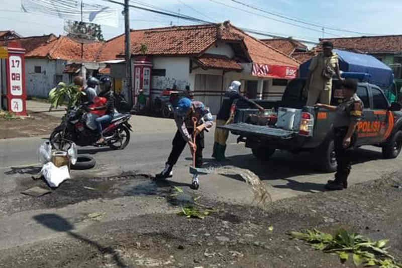 Waspada, Jalan Penghubung Cirebon-Bandung di Sekitar Jatiwangi Banyak Berlubang