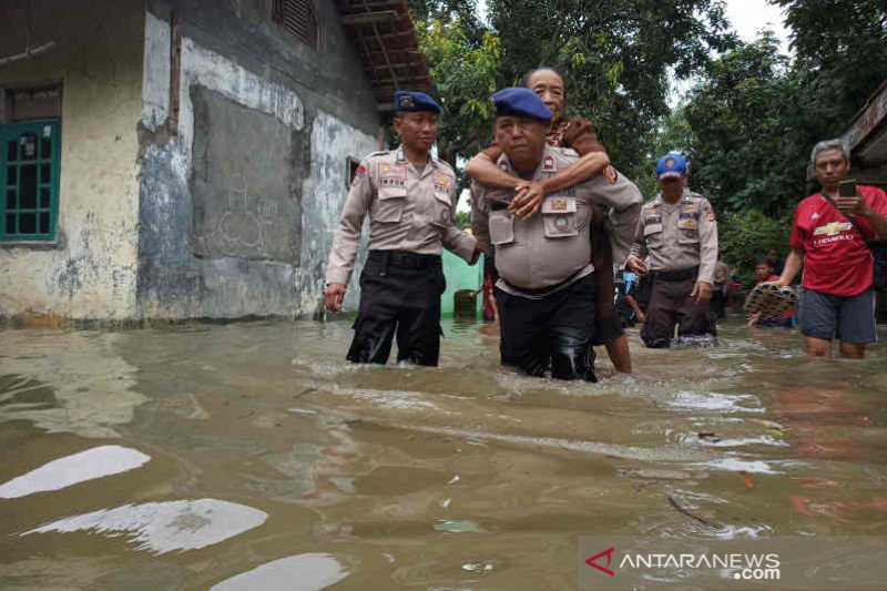 Lebih dari 2.000 Rumah Warga di Cirebon Kebanjiran Luapan Air Sungai Cisanggarung