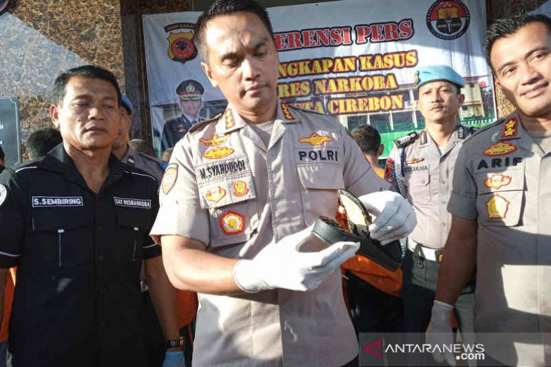 Penyelundupan Narkoba Internasional dalam Sandal Digagalkan Polisi di Cirebon