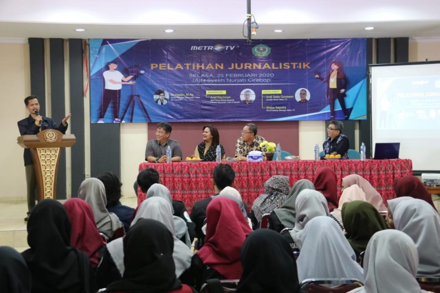 Penyiar Metro TV Bagi Tips Jurnalistik bagi Mahasiswa IAIN Cirebon
