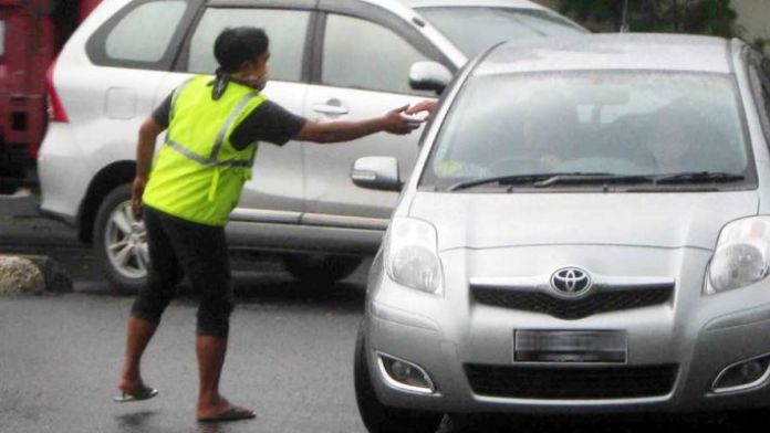 Maraknya Pak Ogah di Ruas Jalan Poros Kabupaten Cirebon, Mad Sholeh: Mereka Kegagalan Pemkab