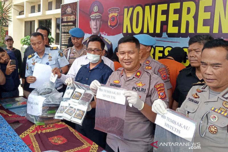 Polres Kota Cirebon Tangkap Peracik dan Pengedar Tembakau Gorila