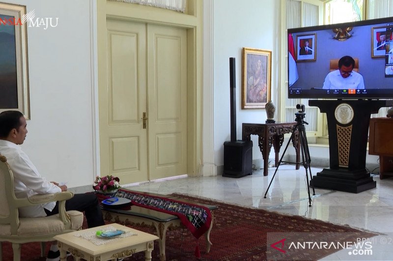 Ratas Lewat Konferensi Video, Jokowi Ingatkan Perusahaan Tidak Lakukan PHK