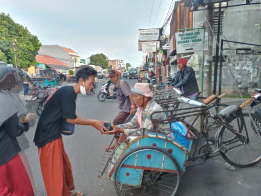 Bersama Komunitas Cirebon, MATAN IAINCirebon Salurkan Bantuan Lagi