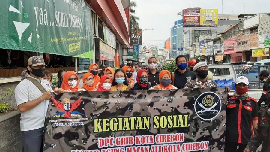 GRIB Kota Cirebon Tebar 1000 Masker dan Semprot Disinfektan