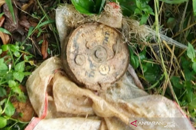 Ranjau Aktif Bertuliskan “TNT” Ditemukan di Proyek Pembangunan Ponpes  Kampung Cicadas Bogor
