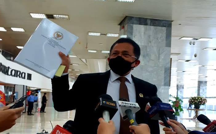 DPR Serahkan Draf Omnibus Law UU Ciptaker ke Kementerian Sekretariat Negara