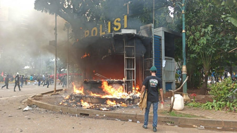 Pos Polisi Dibakar dan 6 Polisi Terluka, Polda Metro Jaya: Perusuh Tunggangi Demo Buruh Omnibus Law