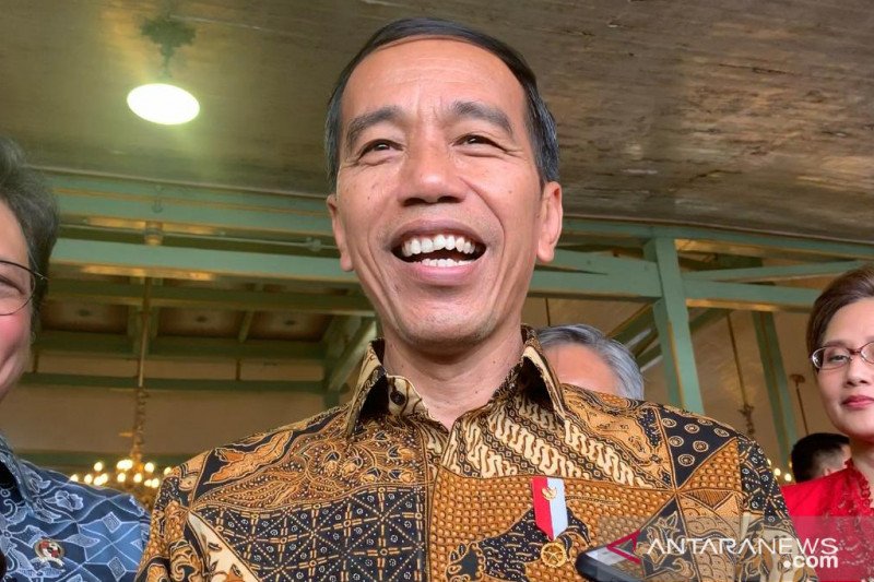 Jokowi: Pandemi Bukan Penghalang untuk Peringat Hari Batik Nasional