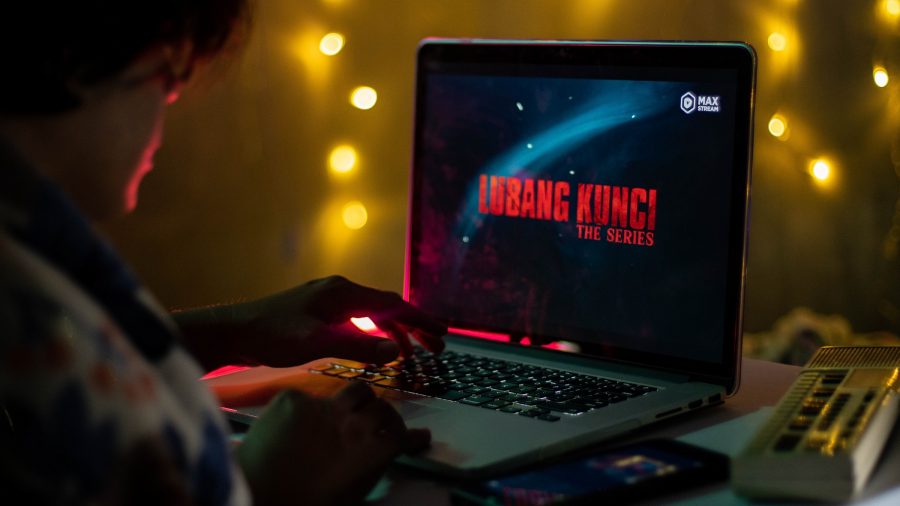 MAXstream Rilis Serial Horor Dibalik Lubang Kunci