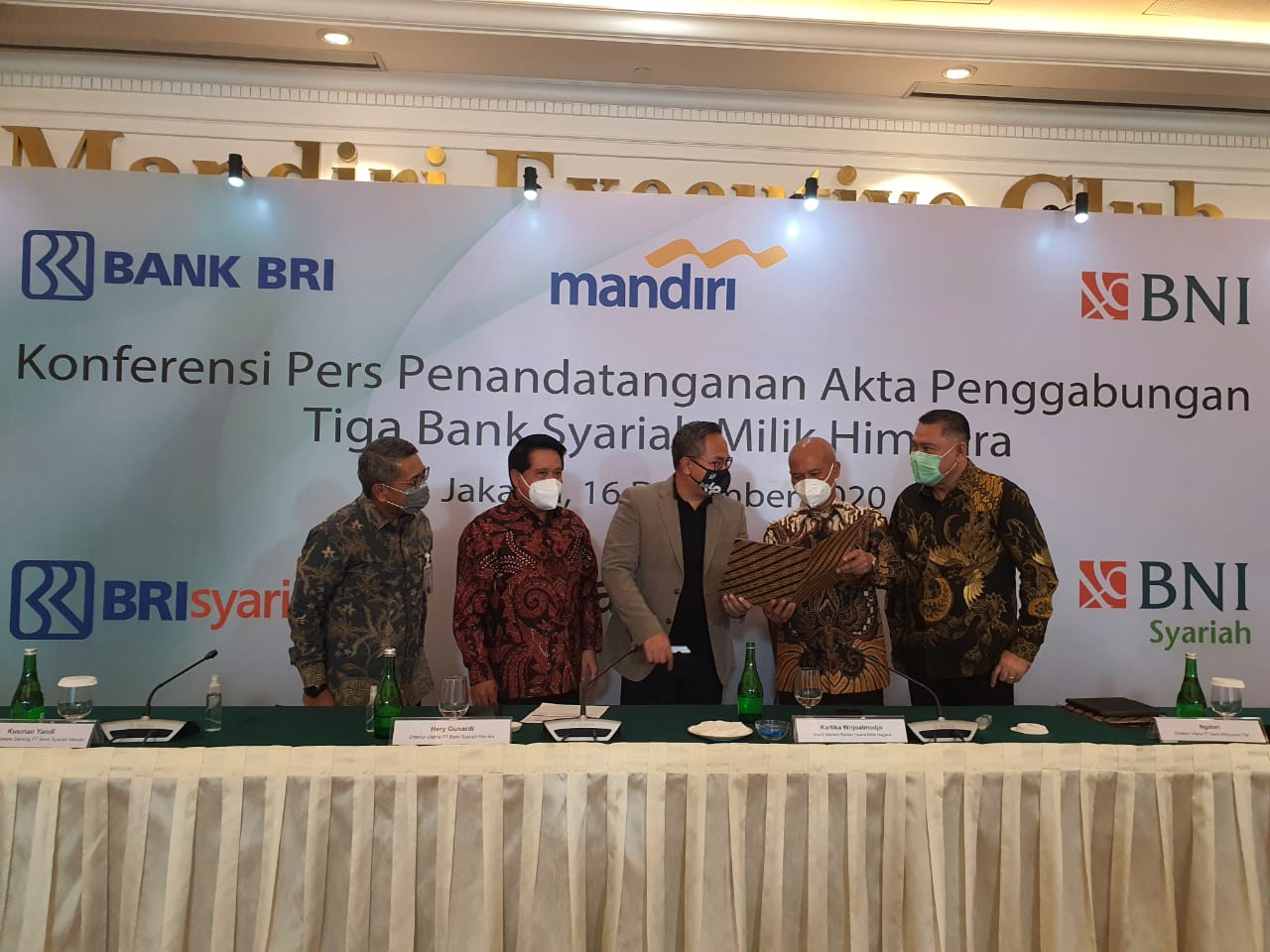 3 Pimpinan Bank Syariah Teken Merger