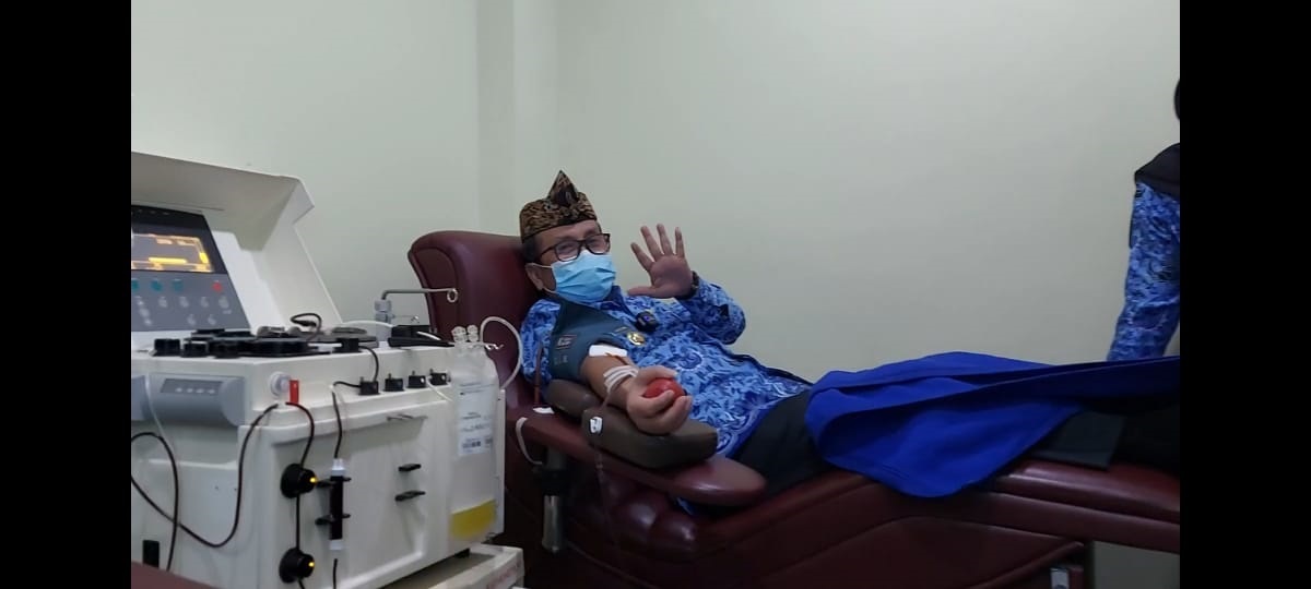 Bantu Pasien Covid, Bupati Donor Plasma Darah