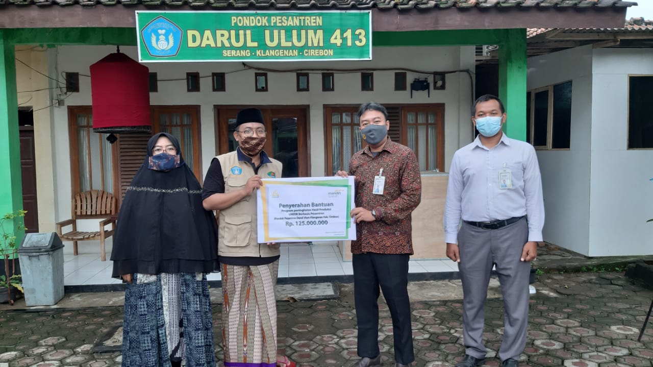 Mandiri Syariah dan Laznas BSM Menyerahkan Bantuan Program UMKM