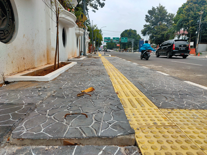 Komisi II Kecewa Hasil Proyek Trotoar Jalan Kartini-Siliwangi