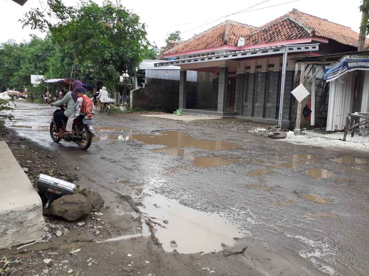 Jalan Ki Gede Mayung Rusak, Warga Minta Diperbaiki