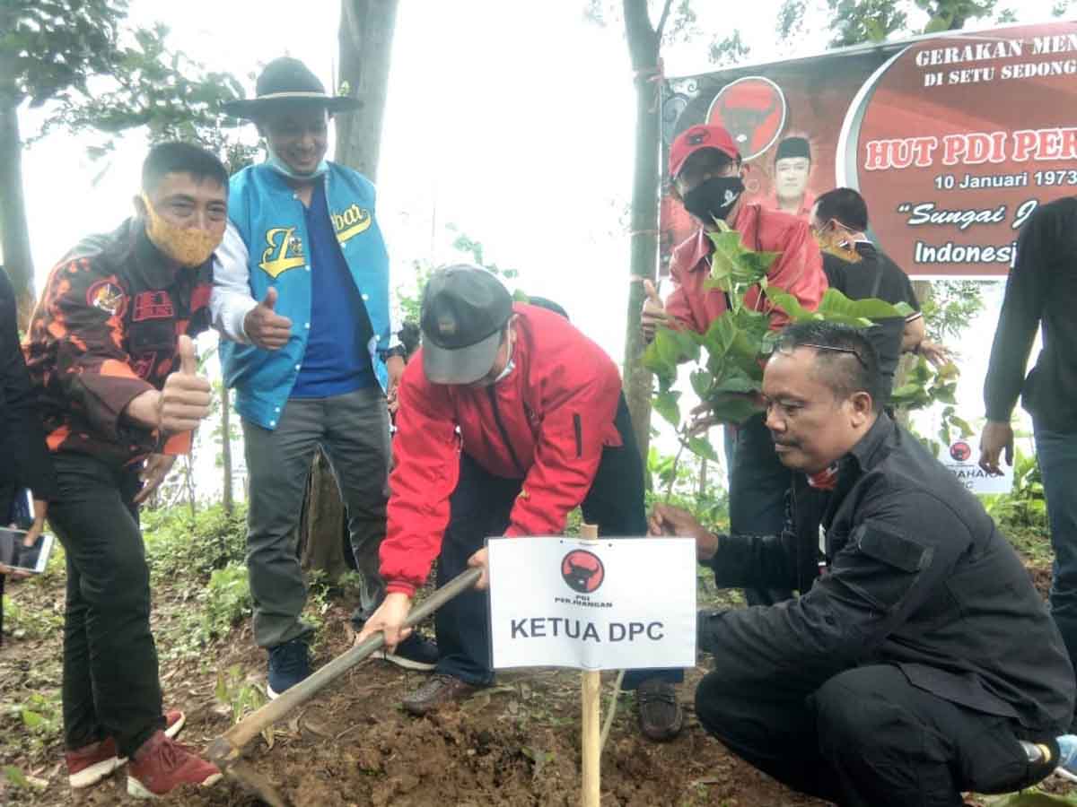 PDIP Komitmen Jaga Lingkungan, Kader Dikerahkan Tanam Pohon