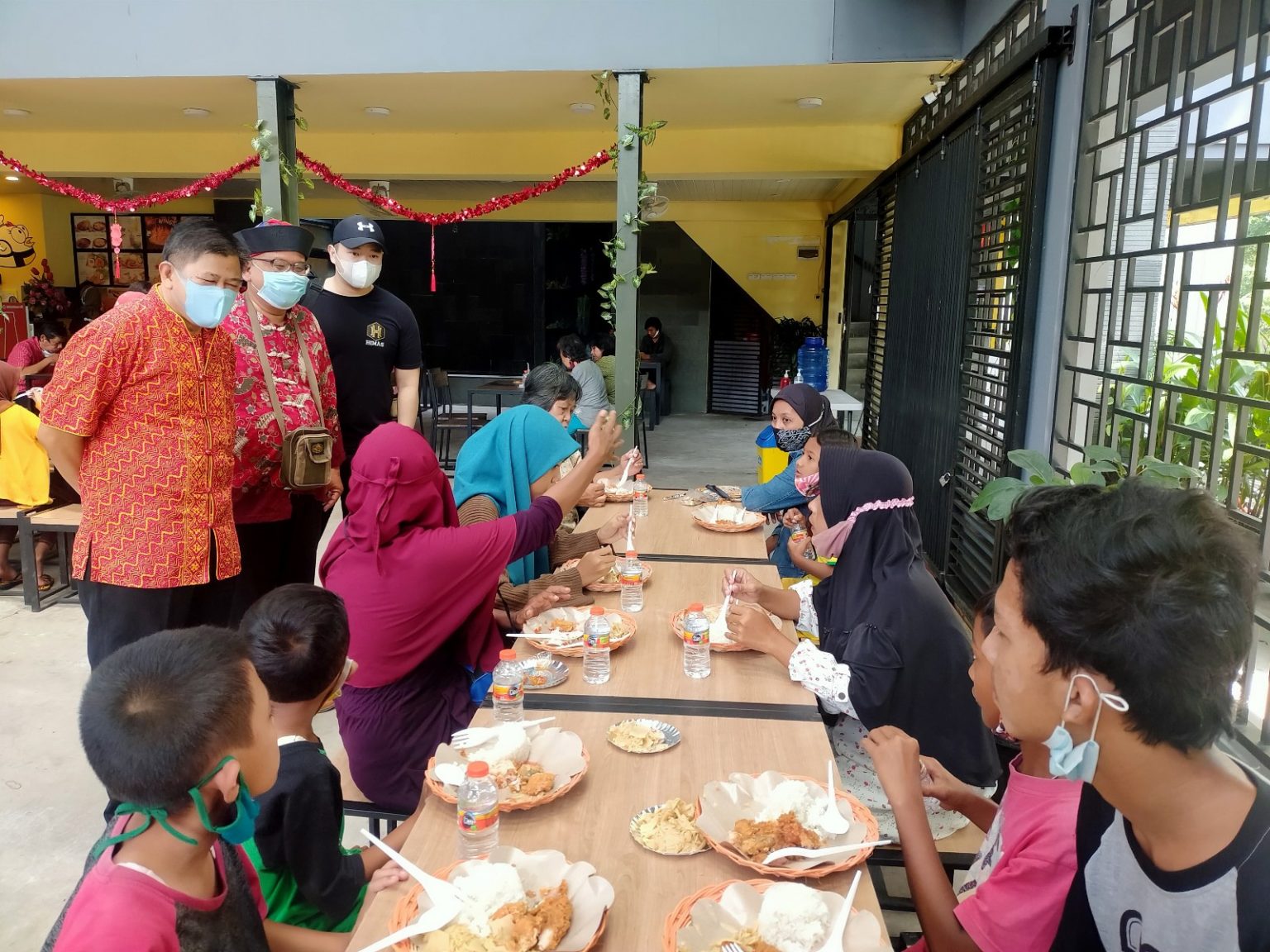 Rayakan Imlek, Undang Warga Tionghoa Makan Bersama