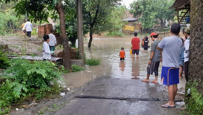 1.076 Rumah Terendam, Bakung Kidul Terisolasi