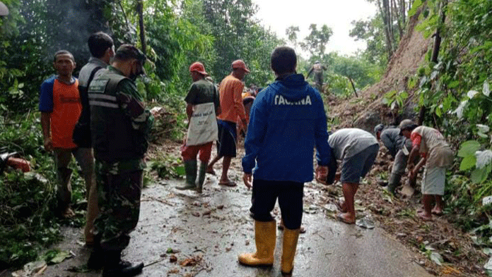 Jalan di Rajagaluh Terputus Kena Longsor, Diduga Akibat Lahan Gundul