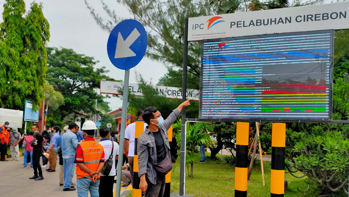 Apakah Ada Polusi Udara di Sekitar Pelabuhan? Cukup Lihat Papan Ini