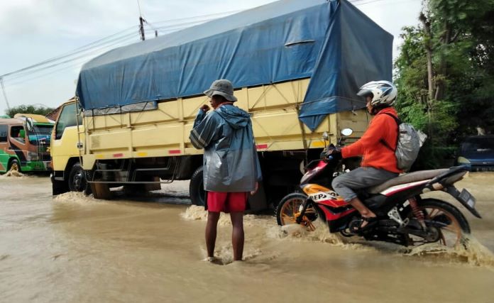 Jalur Pantura Losarang dan Kandanghaur Masih Terendam Banjir ?
