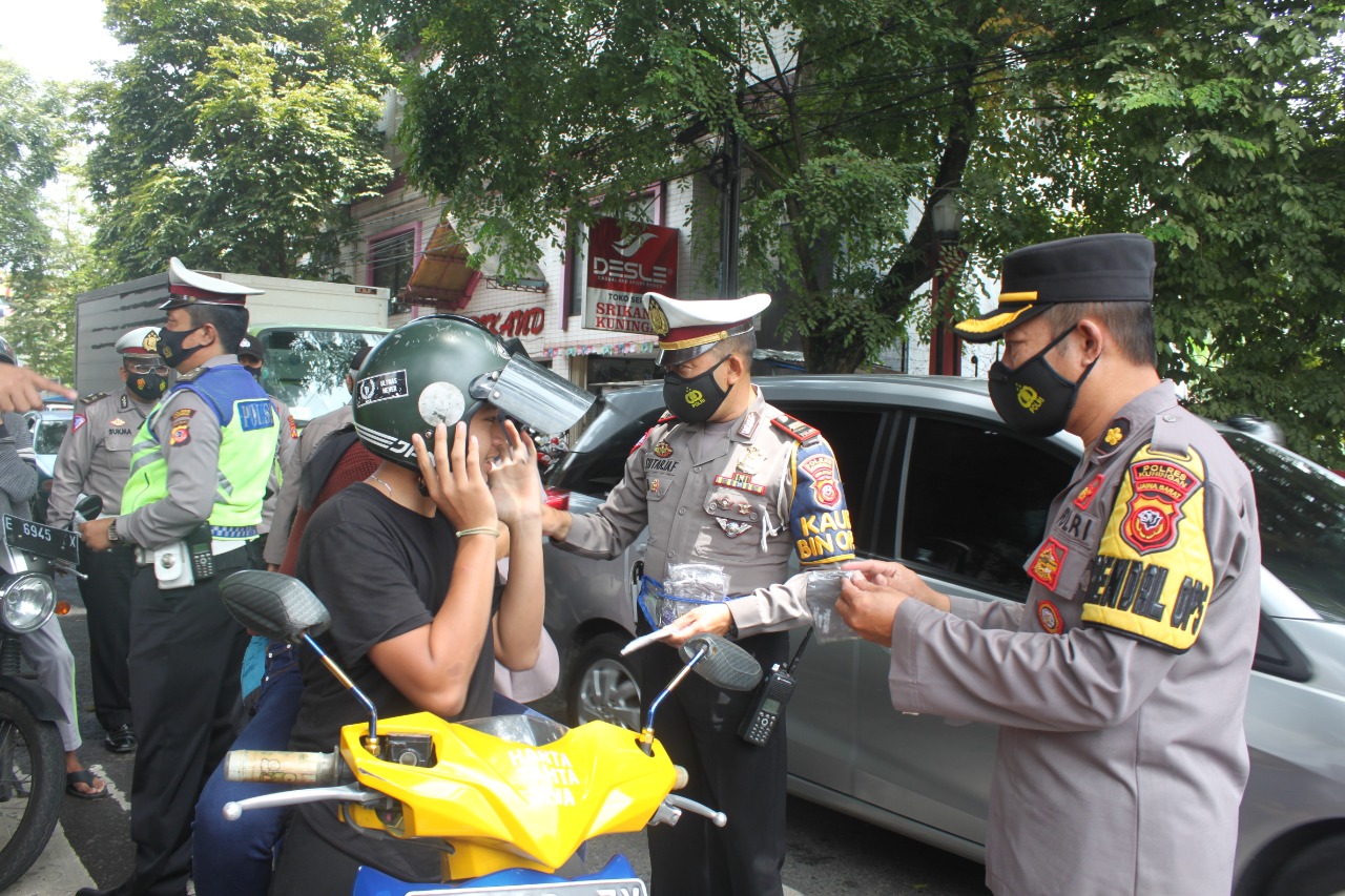 Pengendara yang Tidak Pakai Masker Langsung Diberhentikan