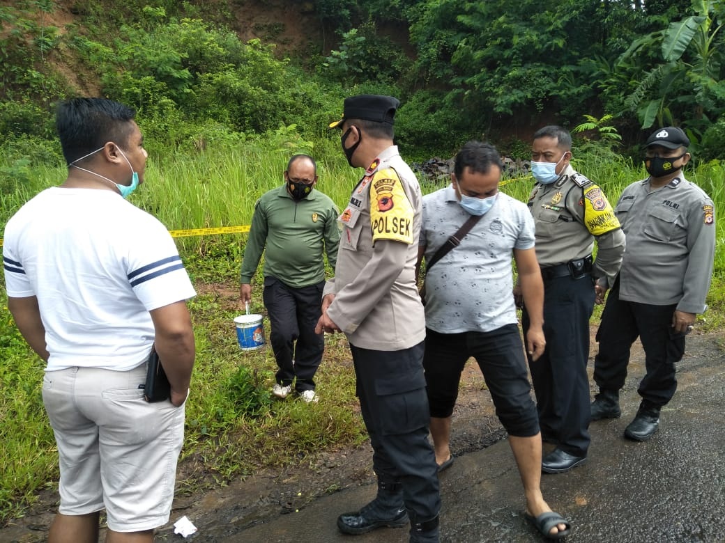 Cari Rumput, Warga Japara Temukan Granat Nanas