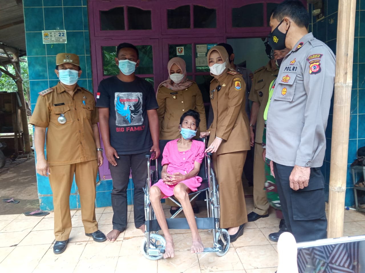 Ayu Sambangi Penderita Stroke Menahun di Lemahabang