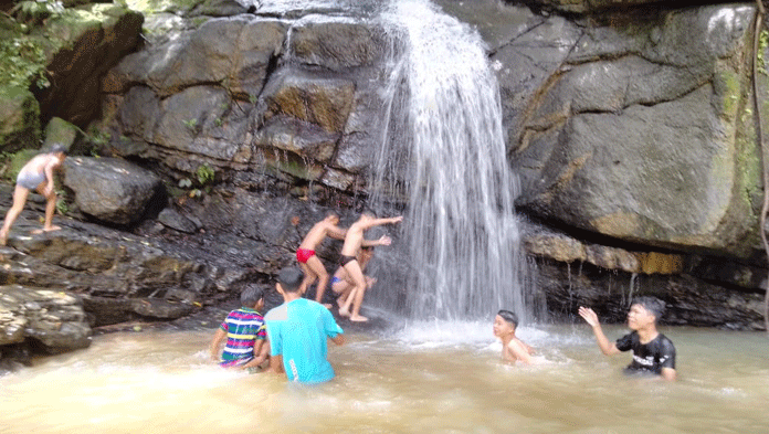 Curug Cibogo Majalengka Belum Dikelola dengan Baik