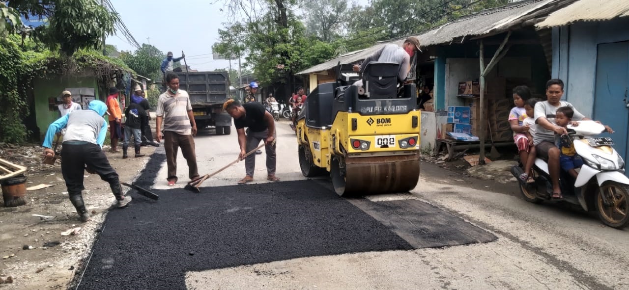 Sindiran Warga Melalui Perbaikan Jalan