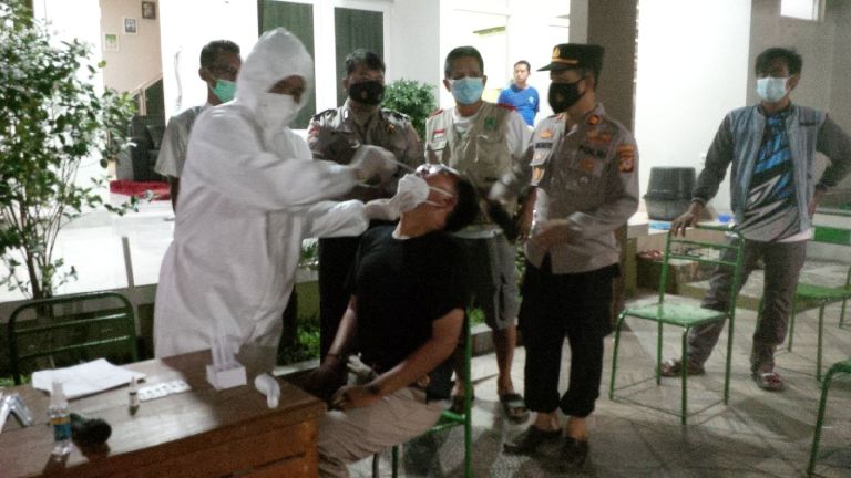 Tiba di Kampung Halaman, Tukang Kredit asal Desa Weragati Palasah Jalani Swab