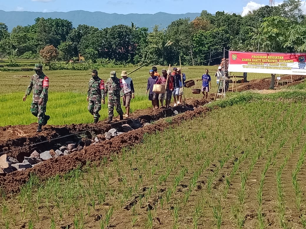 Koramil Luragung Bangun Irigasi Pertanian