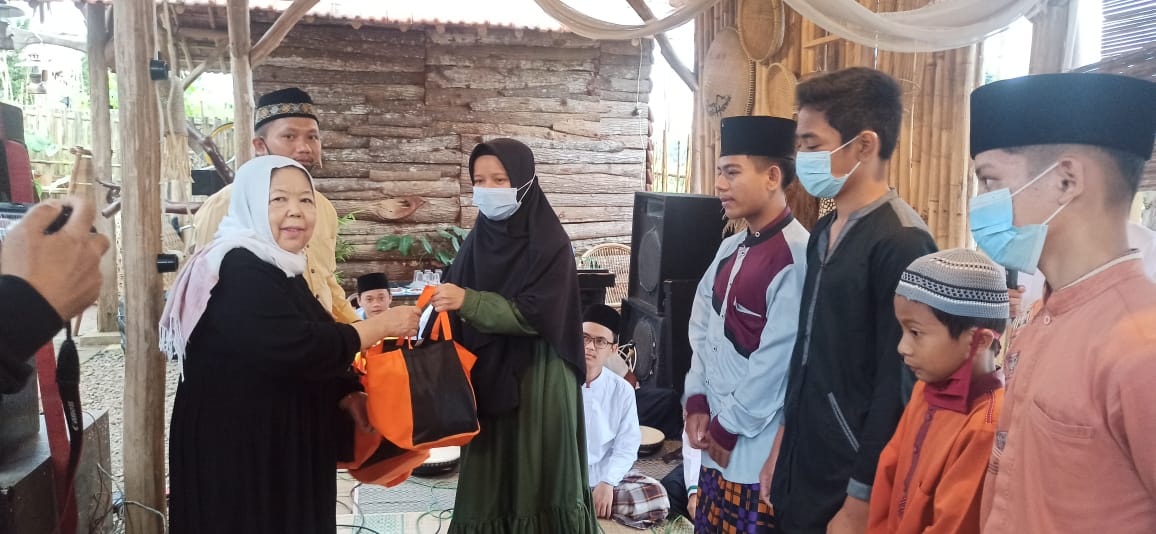 Saung Kopi Hawu Berbagi Dengan Anak Yatim