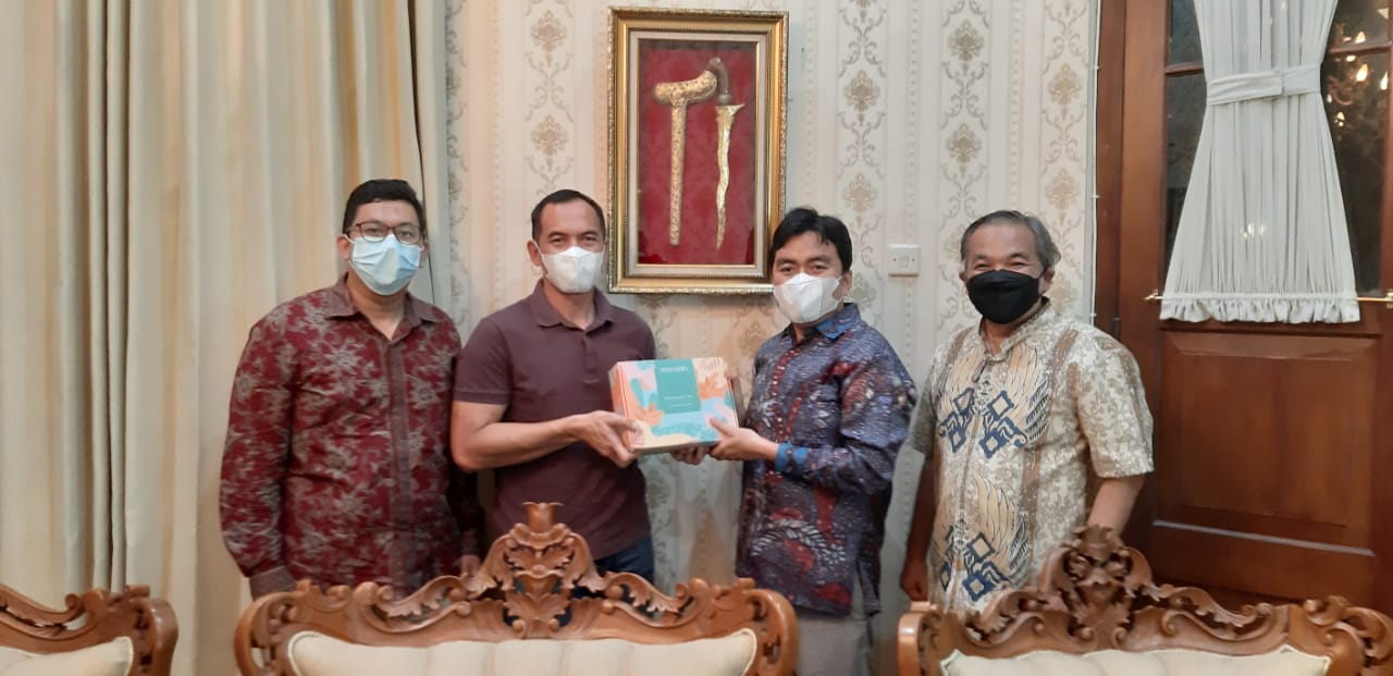 CEO Wardah Paragon Bantu Program TNI Wujudkan Renovasi Rumah Layak Huni