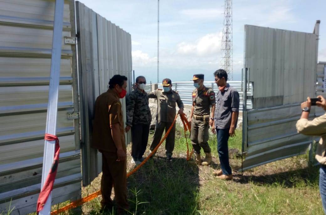 Satpol PP Buka Segel Bangunan Tanggul Desa Cisantana