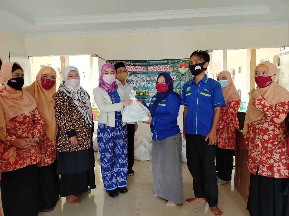 Dharma Wanita IAIN Cirebon Tebar 250 Sembako di Bulan Ramadhan