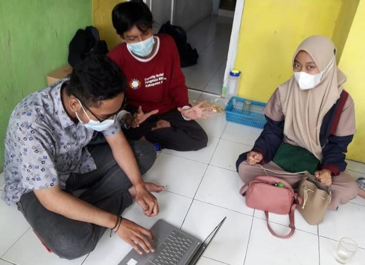 Mahasiswa KKN IAIN Cirebon Kembangkan Website Desa Kedawung