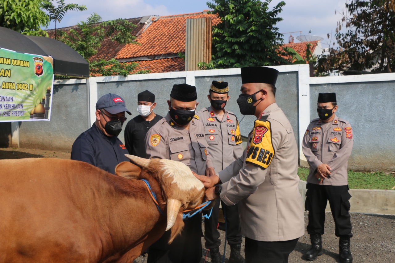 Hindari Kerumunan, Daging Kurban Diserahkan Langsung