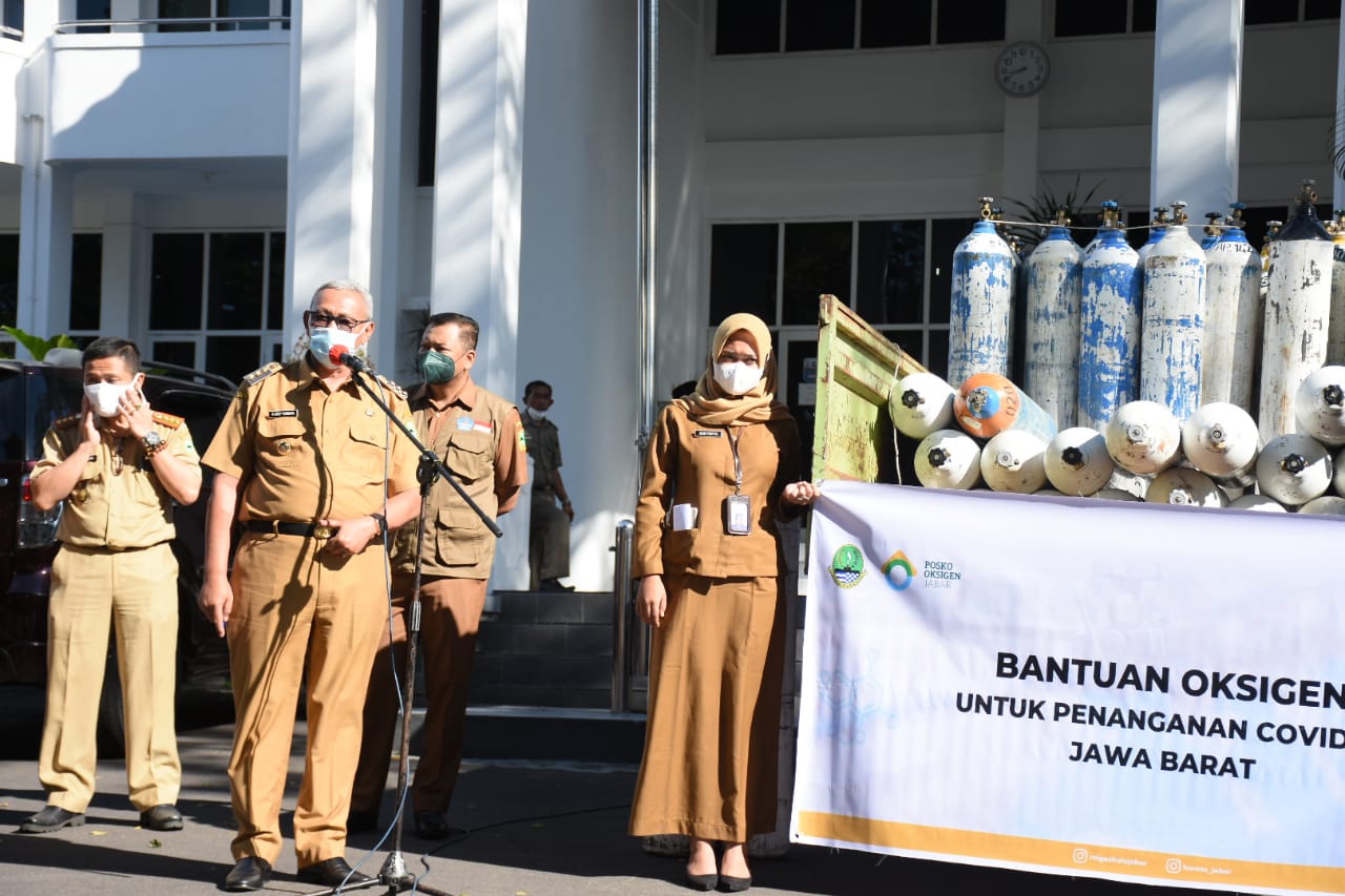 Kuningan Dapat Bantuan 100 Tabung Oksigen