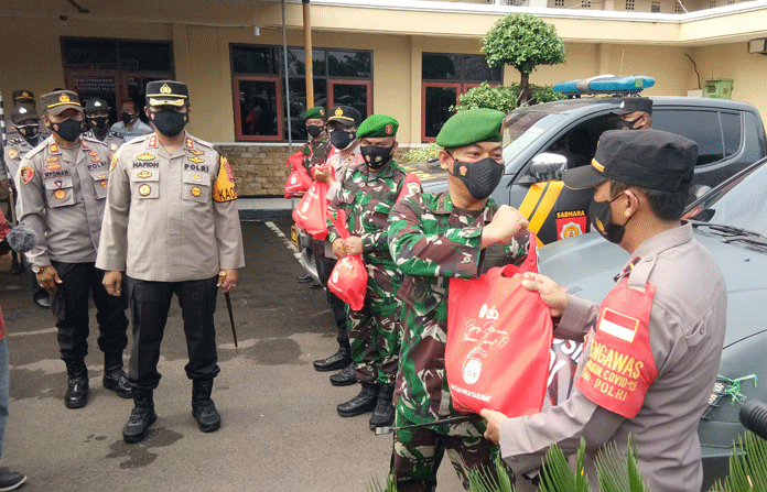 1.300 Paket Bantuan Kapolri Langsung Disebar di Indramayu