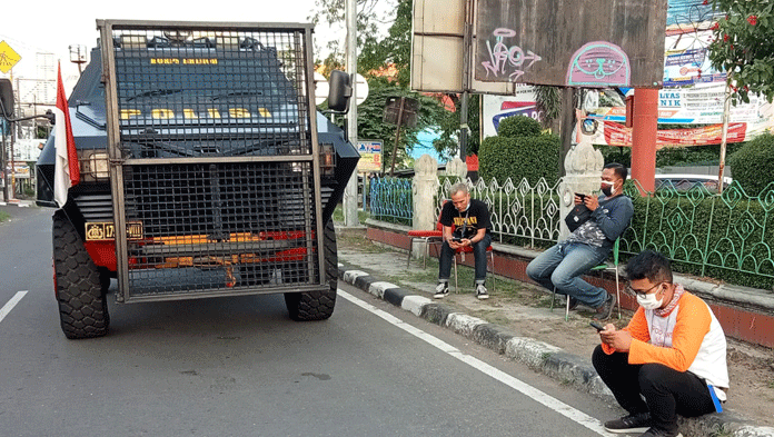 Barracuda Nongol, Brimob Kawal Penutupan Arus