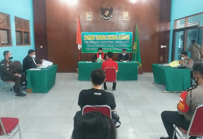 Petugas Operasi Yustisi PPKM Darurat, Pemilik Toko Langgar Prokes Disidang