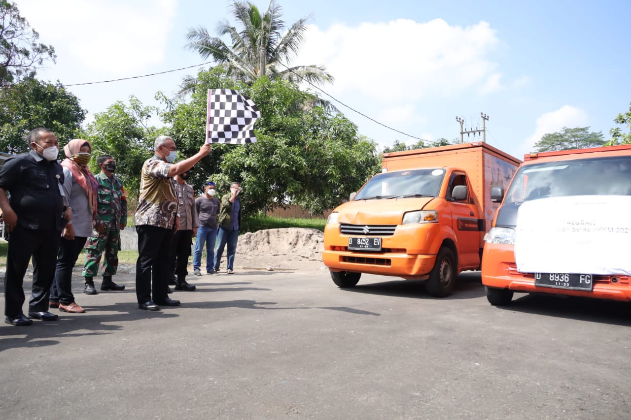 Beras PPKM Mulai Disalurkan untuk Warga Bandorasa Wetan