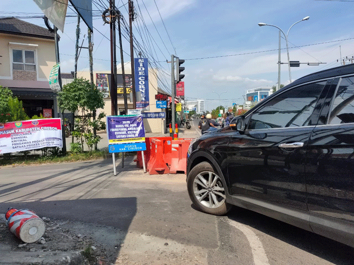 PPKM Hari ke-13, Penyekatan Jalan Tikus