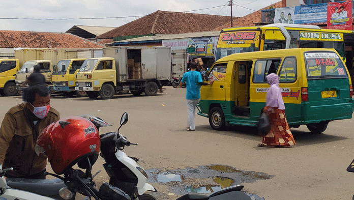 Sektor Transportasi Mati Suri,  60% Angkot Tidak Beroperasi