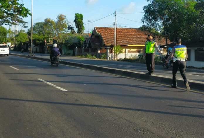 Disenggol Bus, Tertabrak Truk, Warga Kuningan Tewas di Indramayu